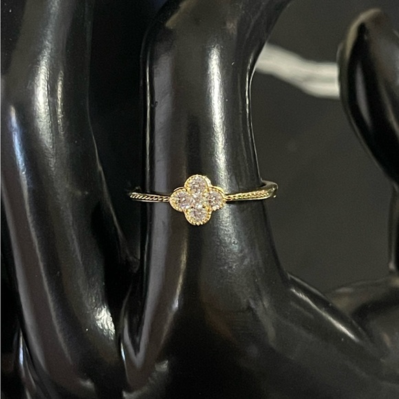 Delicate Clover Ring 925SterlingSilver/14kGold Plated HighQuality Zirconia Size7 - Picture 7 of 12